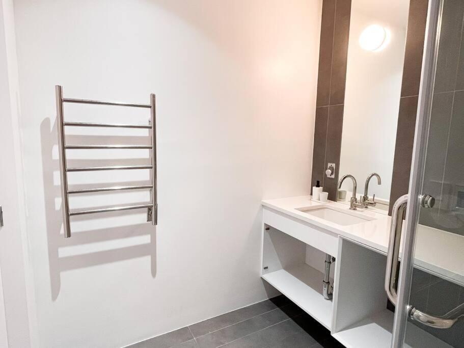 New Beautiful Modern One Bedroom Apt In Brooklyn At Rem-Casa New York Bagian luar foto